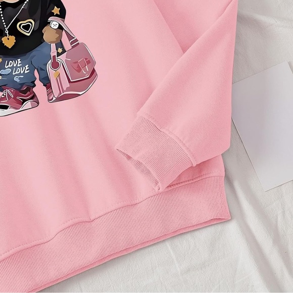 🎉Stay cozy and stylish with this sweatshirt featuring a cute bear graphic. - Picture 3 of 11